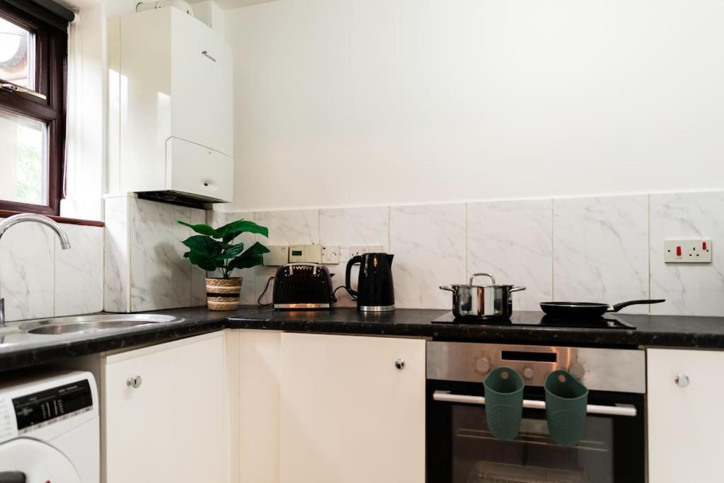 Cosy Decorated Flat In Tonbridge Apartman Kültér fotó